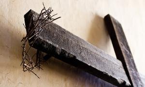 Photo of crown of thorns on crucifix